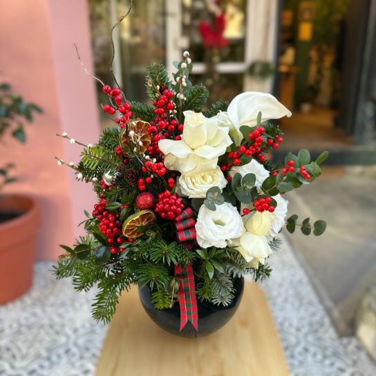 FANUSTA İLEX VE BEYAZ GÜL